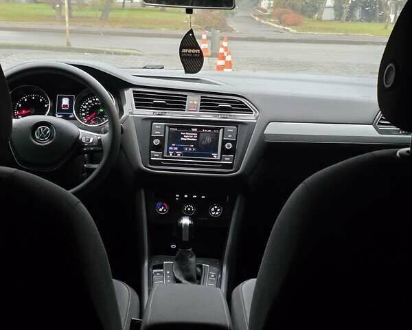 Серый Фольксваген Тигуан, объемом двигателя 2 л и пробегом 186 тыс. км за 14849 $, фото 22 на Automoto.ua