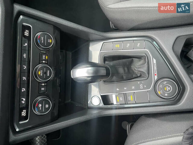 Серый Фольксваген Тигуан, объемом двигателя 1.97 л и пробегом 195 тыс. км за 28000 $, фото 22 на Automoto.ua