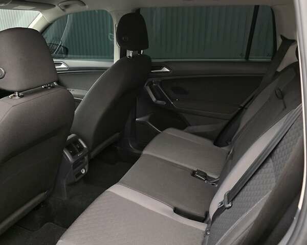 Серый Фольксваген Тигуан, объемом двигателя 2 л и пробегом 186 тыс. км за 14849 $, фото 29 на Automoto.ua