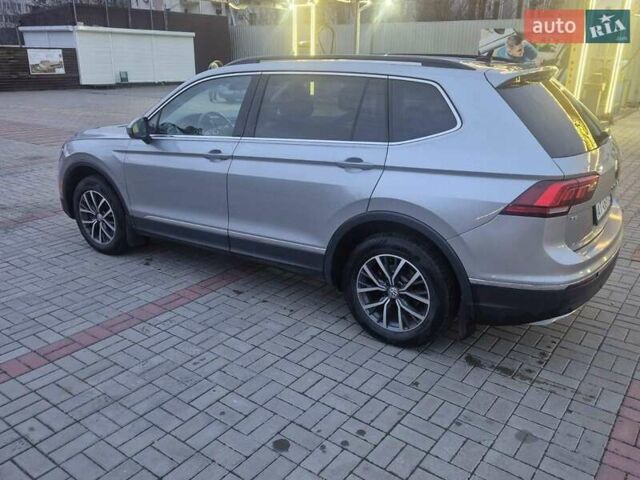 Серый Фольксваген Тигуан, объемом двигателя 1.98 л и пробегом 73 тыс. км за 21000 $, фото 2 на Automoto.ua