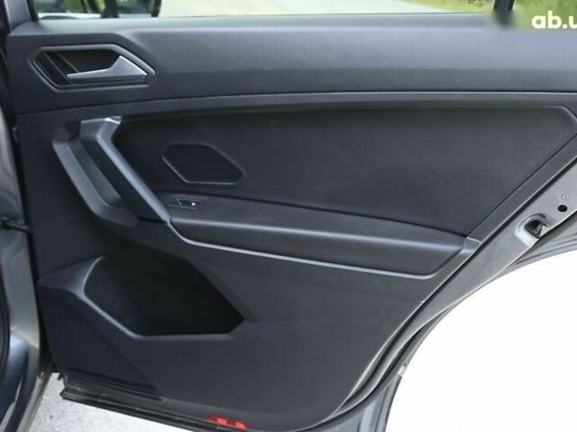 Сірий Фольксваген Тігуан, об'ємом двигуна 2 л та пробігом 63 тис. км за 19950 $, фото 26 на Automoto.ua