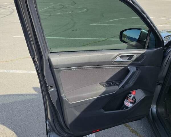 Серый Фольксваген Тигуан, объемом двигателя 1.98 л и пробегом 92 тыс. км за 17500 $, фото 17 на Automoto.ua