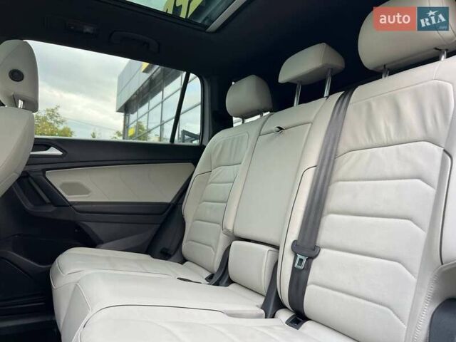 Сірий Фольксваген Тігуан, об'ємом двигуна 2 л та пробігом 40 тис. км за 28200 $, фото 7 на Automoto.ua