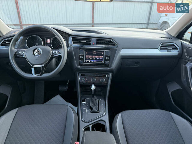 Серый Фольксваген Тигуан, объемом двигателя 2 л и пробегом 121 тыс. км за 16300 $, фото 16 на Automoto.ua