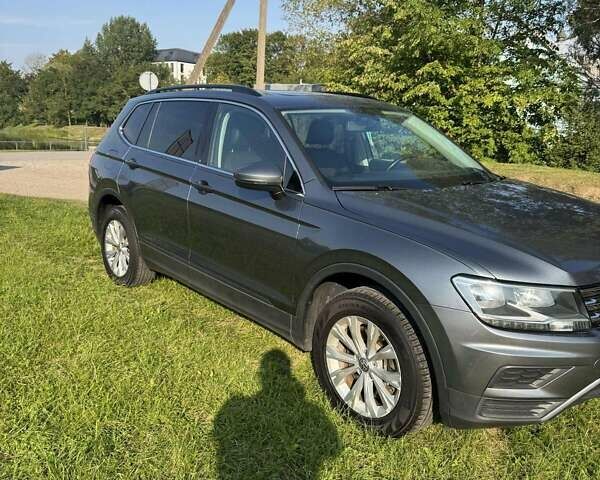 Серый Фольксваген Тигуан, объемом двигателя 1.98 л и пробегом 136 тыс. км за 17250 $, фото 1 на Automoto.ua