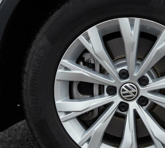 Серый Фольксваген Тигуан, объемом двигателя 1.98 л и пробегом 35 тыс. км за 17200 $, фото 6 на Automoto.ua