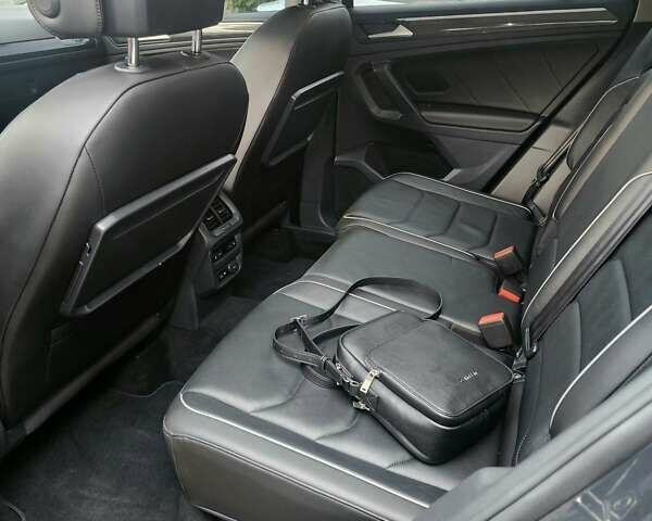 Фольксваген Тігуан 2020 у Києві на Automoto.ua Сірий Фольксваген Тігуан, об'ємом двигуна 1.98 л та пробігом 119 тис. км за 26700 $, фото 15 на Automoto.ua