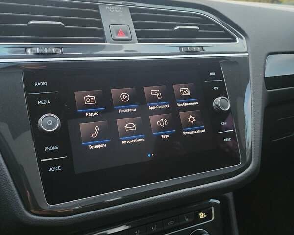 Фольксваген Тігуан 2020 у Києві на Automoto.ua Сірий Фольксваген Тігуан, об'ємом двигуна 1.98 л та пробігом 119 тис. км за 26700 $, фото 35 на Automoto.ua