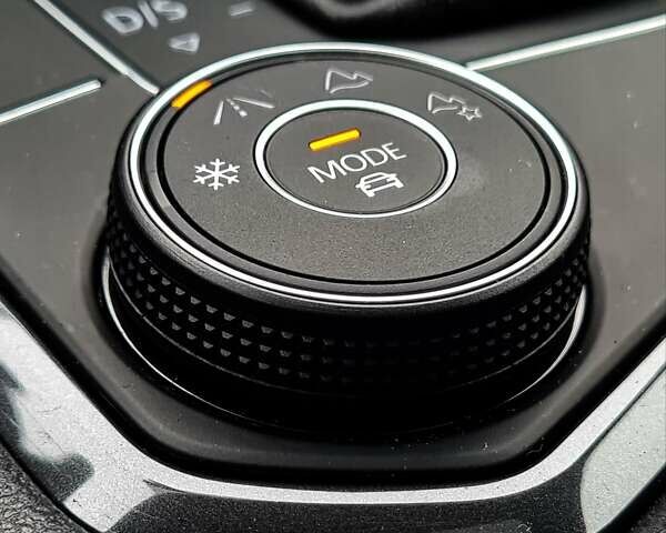 Серый Фольксваген Тигуан, объемом двигателя 2 л и пробегом 122 тыс. км за 20500 $, фото 17 на Automoto.ua