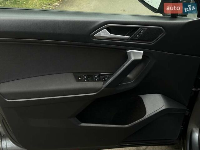 Серый Фольксваген Тигуан, объемом двигателя 2 л и пробегом 130 тыс. км за 19750 $, фото 18 на Automoto.ua