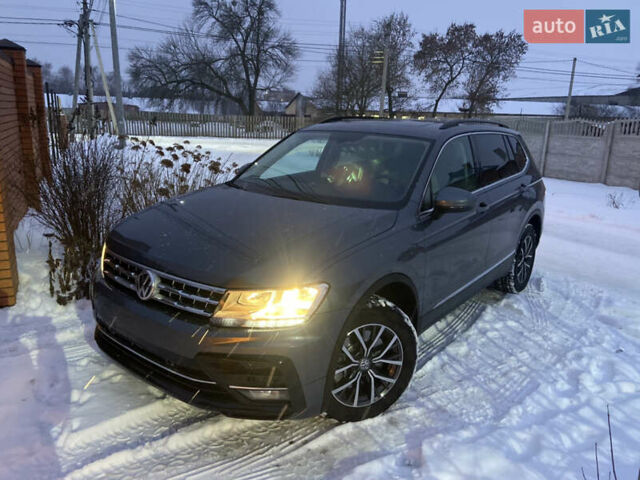 Серый Фольксваген Тигуан, объемом двигателя 2 л и пробегом 27 тыс. км за 26000 $, фото 4 на Automoto.ua