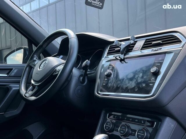 Серый Фольксваген Тигуан, объемом двигателя 2 л и пробегом 135 тыс. км за 23690 $, фото 36 на Automoto.ua