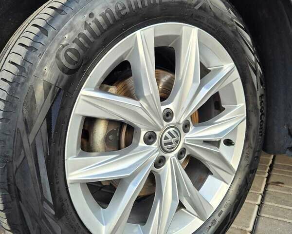 Серый Фольксваген Тигуан, объемом двигателя 1.98 л и пробегом 71 тыс. км за 33000 $, фото 11 на Automoto.ua