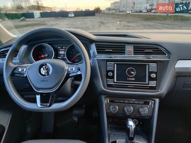 Серый Фольксваген Тигуан, объемом двигателя 1.98 л и пробегом 140 тыс. км за 17600 $, фото 4 на Automoto.ua