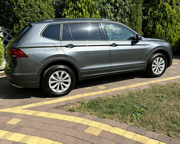 Серый Фольксваген Тигуан, объемом двигателя 2 л и пробегом 109 тыс. км за 16900 $, фото 3 на Automoto.ua