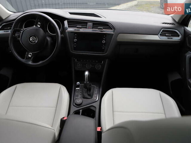 Сірий Фольксваген Тігуан, об'ємом двигуна 1.98 л та пробігом 110 тис. км за 11899 $, фото 26 на Automoto.ua