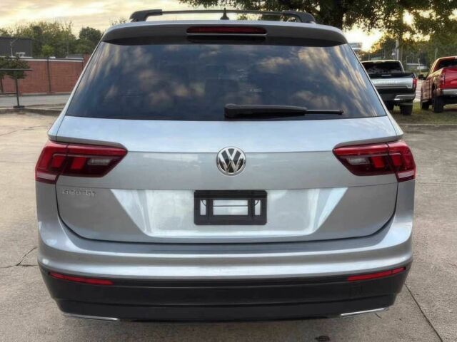 Сірий Фольксваген Тігуан, об'ємом двигуна 2 л та пробігом 34 тис. км за 12000 $, фото 6 на Automoto.ua