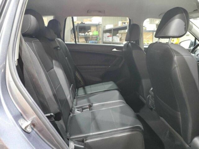 Сірий Фольксваген Тігуан, об'ємом двигуна 2 л та пробігом 76 тис. км за 4500 $, фото 10 на Automoto.ua