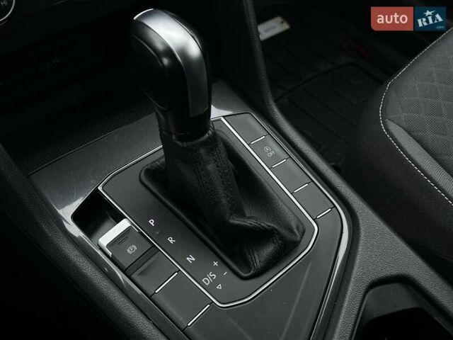 Серый Фольксваген Тигуан, объемом двигателя 2 л и пробегом 130 тыс. км за 19750 $, фото 27 на Automoto.ua