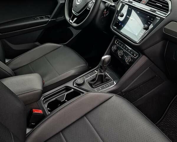 Серый Фольксваген Тигуан, объемом двигателя 2 л и пробегом 122 тыс. км за 20500 $, фото 12 на Automoto.ua