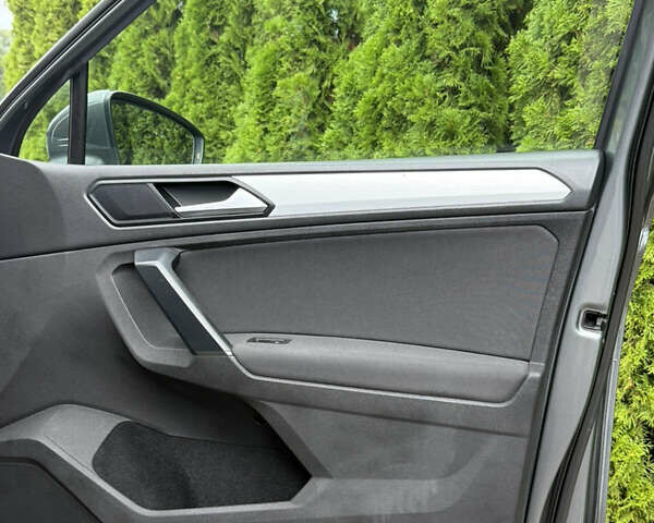 Сірий Фольксваген Тігуан, об'ємом двигуна 1.97 л та пробігом 250 тис. км за 25999 $, фото 48 на Automoto.ua