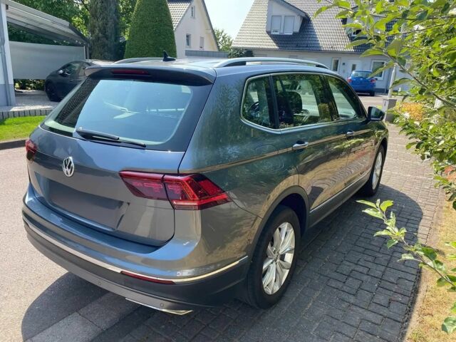 Сірий Фольксваген Тігуан, об'ємом двигуна 2 л та пробігом 33 тис. км за 18000 $, фото 5 на Automoto.ua