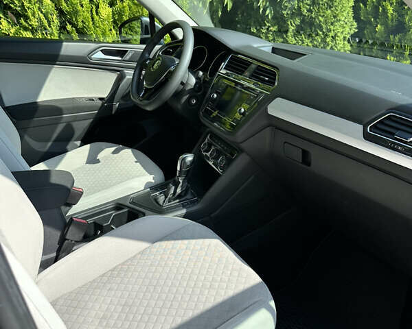 Серый Фольксваген Тигуан, объемом двигателя 2 л и пробегом 109 тыс. км за 16900 $, фото 8 на Automoto.ua