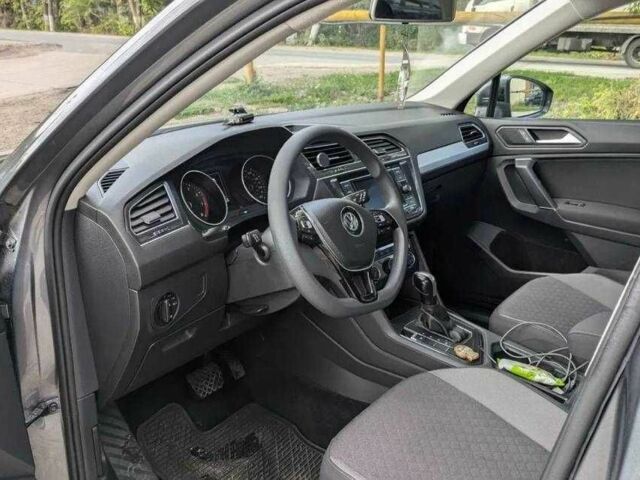 Серый Фольксваген Тигуан, объемом двигателя 2 л и пробегом 98 тыс. км за 9800 $, фото 12 на Automoto.ua