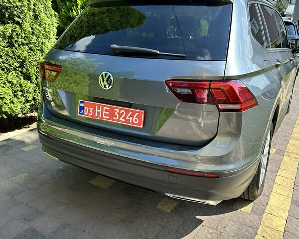 Серый Фольксваген Тигуан, объемом двигателя 2 л и пробегом 109 тыс. км за 16900 $, фото 4 на Automoto.ua