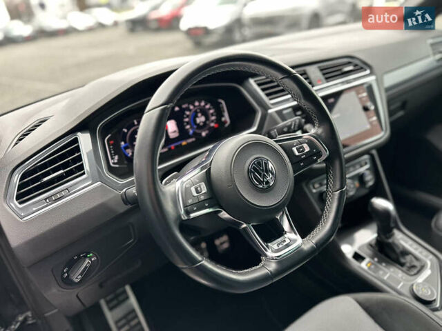 Серый Фольксваген Тигуан, объемом двигателя 1.97 л и пробегом 153 тыс. км за 27990 $, фото 26 на Automoto.ua