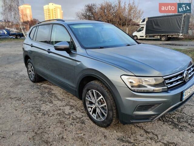 Серый Фольксваген Тигуан, объемом двигателя 1.98 л и пробегом 140 тыс. км за 17600 $, фото 2 на Automoto.ua