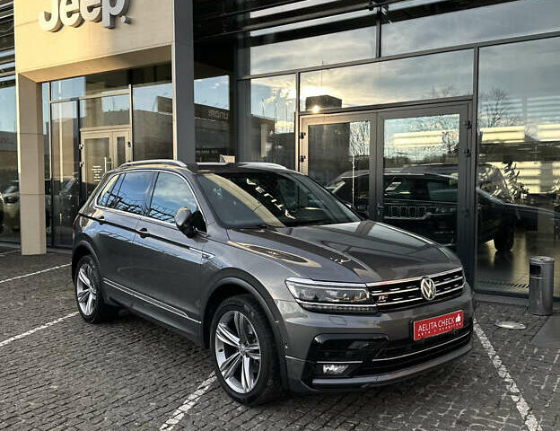 Серый Фольксваген Тигуан, объемом двигателя 1.97 л и пробегом 153 тыс. км за 27990 $, фото 2 на Automoto.ua