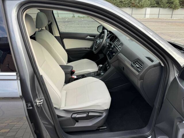 Серый Фольксваген Тигуан, объемом двигателя 2 л и пробегом 107 тыс. км за 19599 $, фото 19 на Automoto.ua