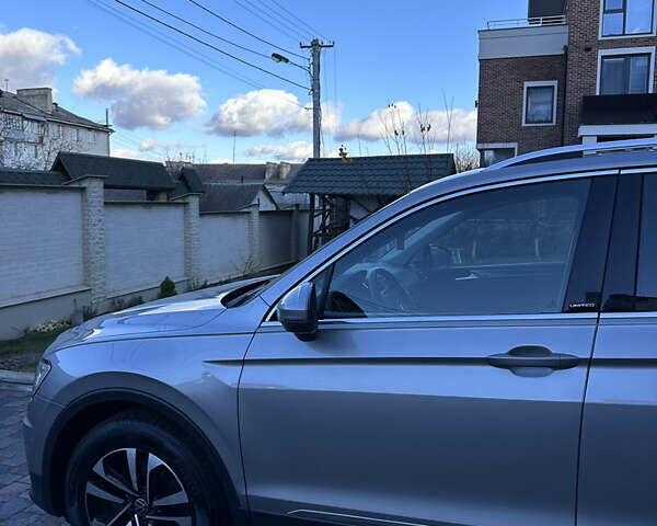 Серый Фольксваген Тигуан, объемом двигателя 1.97 л и пробегом 144 тыс. км за 26000 $, фото 7 на Automoto.ua