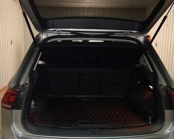 Сірий Фольксваген Тігуан, об'ємом двигуна 1.97 л та пробігом 183 тис. км за 27000 $, фото 2 на Automoto.ua