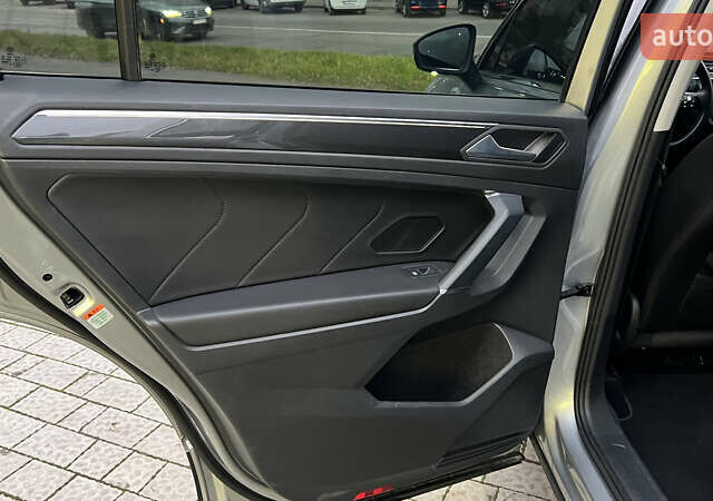 Серый Фольксваген Тигуан, объемом двигателя 2 л и пробегом 75 тыс. км за 29999 $, фото 32 на Automoto.ua