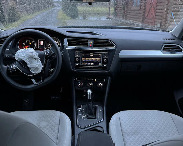 Серый Фольксваген Тигуан, объемом двигателя 0 л и пробегом 23 тыс. км за 11500 $, фото 13 на Automoto.ua