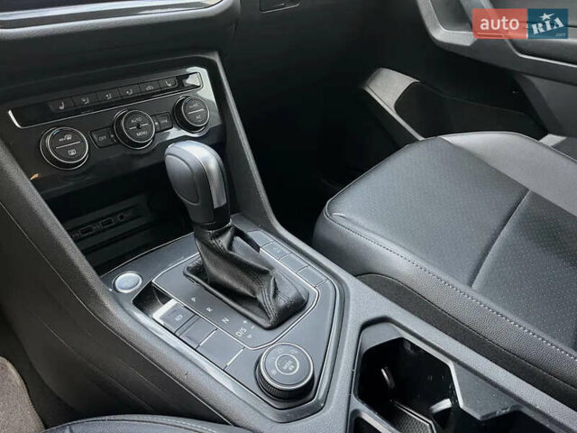 Серый Фольксваген Тигуан, объемом двигателя 1.98 л и пробегом 225 тыс. км за 17800 $, фото 15 на Automoto.ua