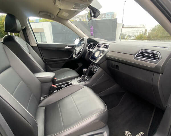 Серый Фольксваген Тигуан, объемом двигателя 2 л и пробегом 148 тыс. км за 19850 $, фото 35 на Automoto.ua