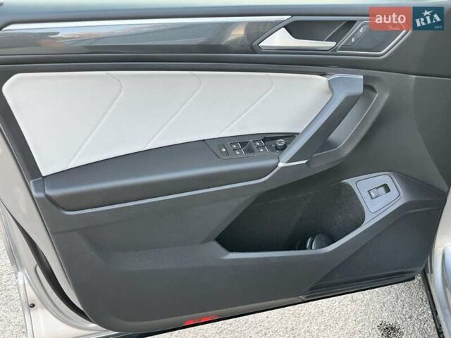 Сірий Фольксваген Тігуан, об'ємом двигуна 1.98 л та пробігом 118 тис. км за 28000 $, фото 15 на Automoto.ua