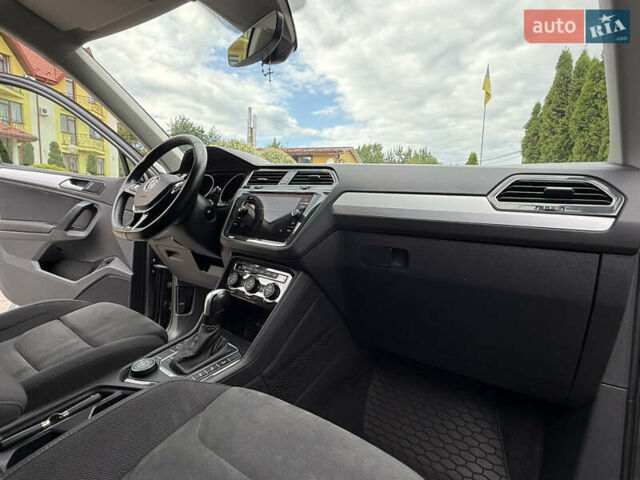 Сірий Фольксваген Тігуан, об'ємом двигуна 1.97 л та пробігом 250 тис. км за 25999 $, фото 62 на Automoto.ua