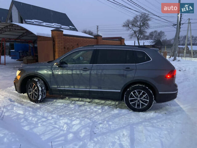 Серый Фольксваген Тигуан, объемом двигателя 2 л и пробегом 27 тыс. км за 26000 $, фото 5 на Automoto.ua