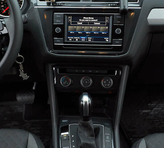 Серый Фольксваген Тигуан, объемом двигателя 1.98 л и пробегом 35 тыс. км за 17200 $, фото 11 на Automoto.ua