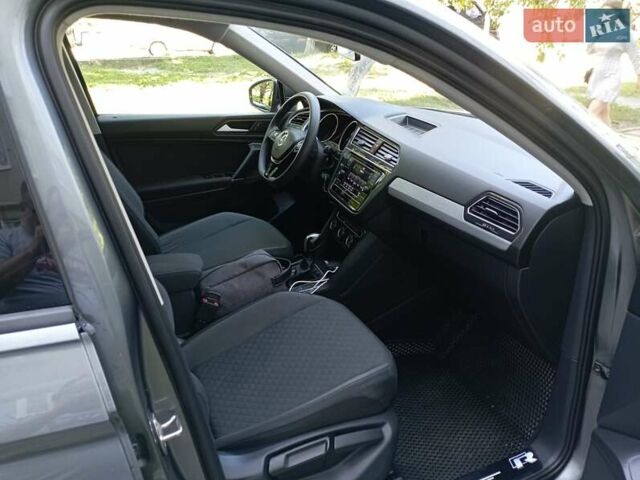 Сірий Фольксваген Тігуан, об'ємом двигуна 1.98 л та пробігом 86 тис. км за 17999 $, фото 20 на Automoto.ua