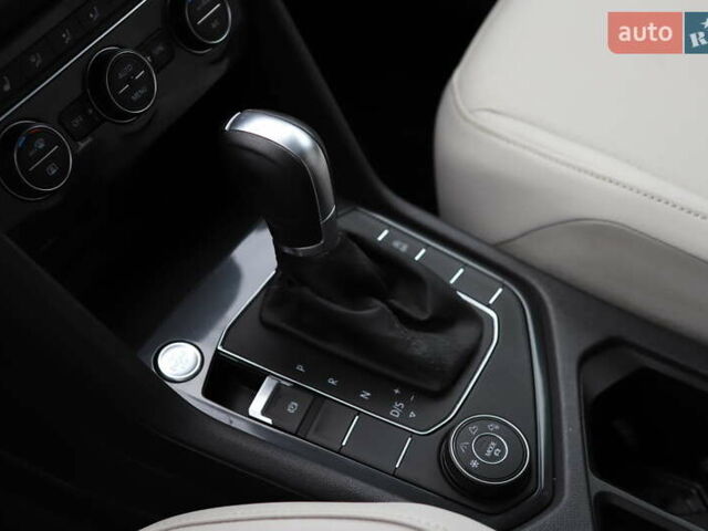 Сірий Фольксваген Тігуан, об'ємом двигуна 1.98 л та пробігом 110 тис. км за 11899 $, фото 32 на Automoto.ua