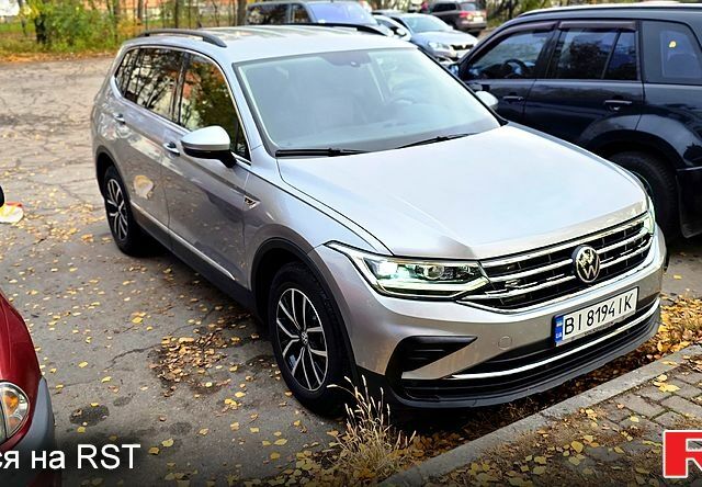 Сірий Фольксваген Тігуан, об'ємом двигуна 2 л та пробігом 122 тис. км за 25000 $, фото 2 на Automoto.ua