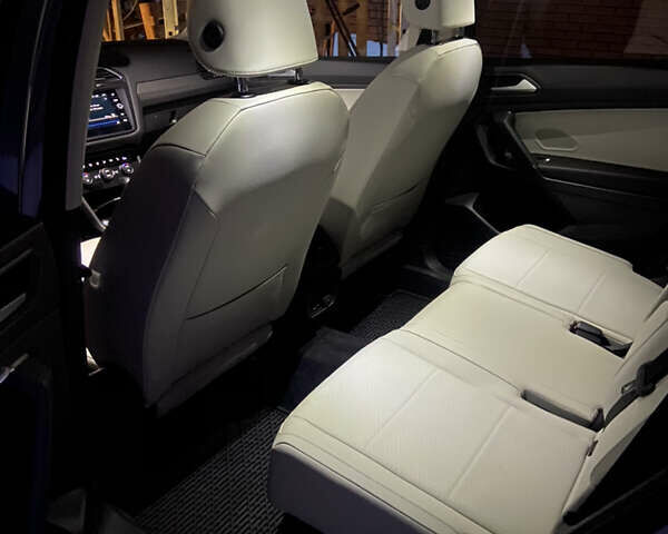 Серый Фольксваген Тигуан, объемом двигателя 2 л и пробегом 27 тыс. км за 26000 $, фото 11 на Automoto.ua