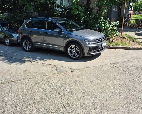 Серый Фольксваген Тигуан, объемом двигателя 1.97 л и пробегом 90 тыс. км за 32000 $, фото 6 на Automoto.ua