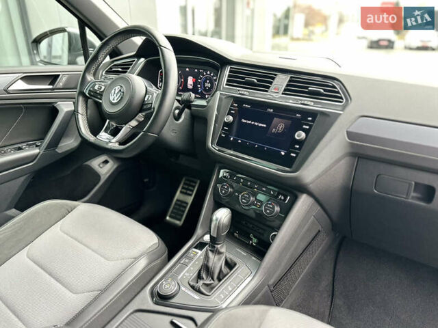 Серый Фольксваген Тигуан, объемом двигателя 1.97 л и пробегом 153 тыс. км за 27990 $, фото 23 на Automoto.ua