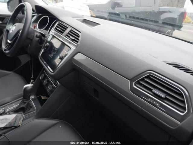 Серый Фольксваген Тигуан, объемом двигателя 2 л и пробегом 59 тыс. км за 4000 $, фото 4 на Automoto.ua